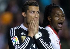 Tình huống ngã trong vòng cấm gây tranh cãi của Cristiano Ronaldo