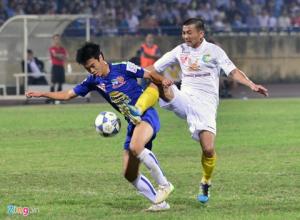 Giẫm lên mặt cầu thủ HAGL, hậu vệ Hà Nội T&T bị phạt nặng