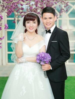 Tiền đạo Đình Tùng đưa nàng về dinh