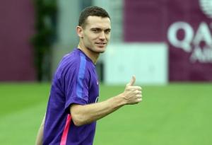 Không có chuyện Vermaelen và Arsenal ngồi mát ăn bát vàng