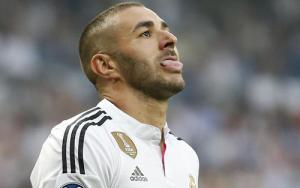NÓNG: Benzema bị cảnh sát tóm cổ