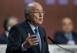 Cả châu Âu dậy sóng sau khi Sepp Blatter chính thức tại vị