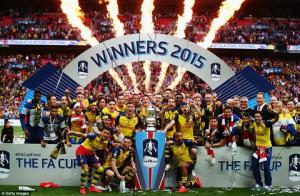 Arsenal nhận danh hiệu vô địch FA Cup 2014-2015 tưng bừng ra sao