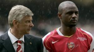 Mùa giải tới, Arsene Wenger sẽ đấu trí với huyền thoại Arsenal