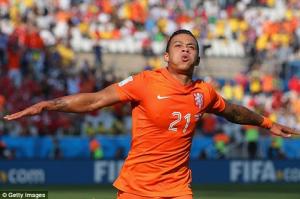 Memphis Depay nói gì về thương vụ bom tấn với M.U?