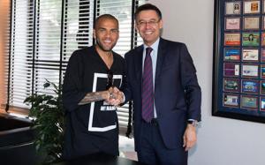 CHÍNH THỨC: Tương lai của hậu vệ Dani Alves được định đoạt
