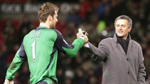 Tương lai của Petr Cech: Arsenal hay M.U?