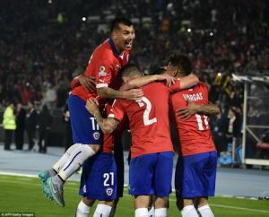 Chile 2-0 Ecuador: Chủ nhà Copa America 2015 ra quân thành công