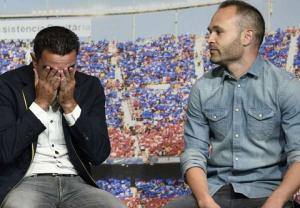 Xavi “khóc như mưa” trong ngày lễ tri ân