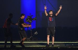 Pique xỉa xói Ronaldo trong ngày Barca giành cú ăn 3