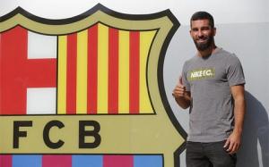 Barca mua Vidal và Turan rồi đem… cho mượn