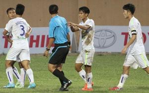 Dư âm trận Thanh Hóa 2-1 HAGL: Cánh tay ma, cái đầu nóng và quả tim máu