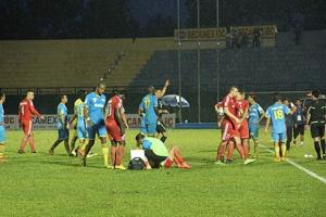 Hy hữu tại V-League 2015: Cả đội thắng, đội thua đều chỉ trích… trọng tài