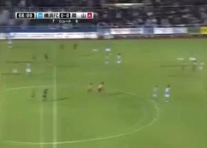 Pha đánh đầu ghi bàn từ khoảng cách không tưởng... 60m