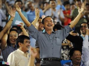 Bầu Đức thưởng lớn cầu thủ HAGL sau trận thắng Bình Dương