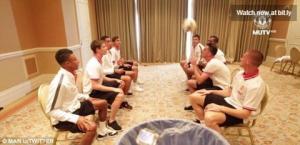 Màn chuyền bóng qua lại bằng đầu bá đạo của dàn sao M.U