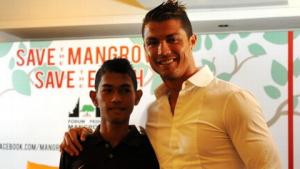 Câu chuyện ly kỳ về cậu bé sóng thần nối gót Ronaldo