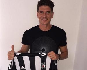 Chính thức: Super Mario tiếp bước Van Persie, Nani đến Thổ Nhĩ Kỳ