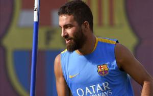Mất Rafinha 6 tháng, Barcelona viện cớ đòi FIFA nhả Arda Turan