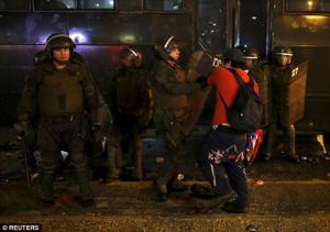 Chile chìm trong hỗn loạn sau danh hiệu lịch sử