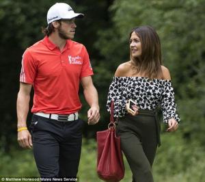Có bồ tiếp sức, ngôi sao Gareth Bale vô địch giải golf