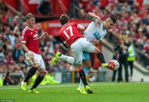 Những điểm nhấn đáng chú ý trong trận hòa đầu tiên của M.U mùa 2015/16