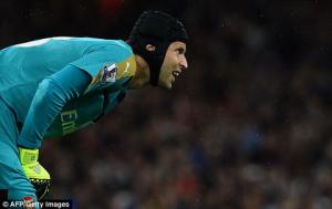 Hai thủ môn và... khung gỗ tỏa sáng, Arsenal hòa "hai không" với Liverpool