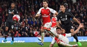 Thierry Henry muốn Arsenal loại bỏ chân gỗ Giroud