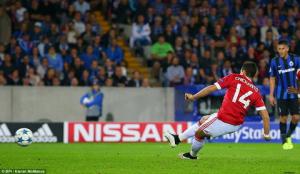Màn trình diễn tệ hại của Chicharito ở trận Club Brugge 0-4 M.U