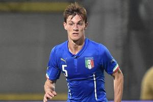 Arsenal tính gia cố hàng thủ bằng sao Juventus