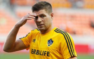 Gerrard từng từ chối Tottenham vì không muốn chống lại tình yêu lớn Liverpool