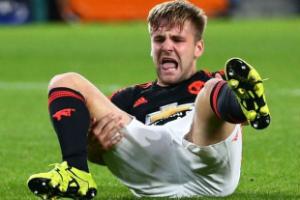 HLV Van Gaal không thể cầm lòng khi nhìn học trò Luke Shaw bật khóc