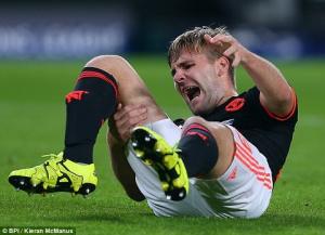 Luke Shaw phẫu thuật thành công ở Hà Lan, nghỉ ít nhất 6 tháng