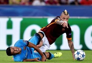 Bị cầm hòa tại Olimpico, Barca còn nhận thêm hung tin