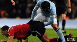 Các tình huống hài hước trên sân cỏ bóng đá thế giới