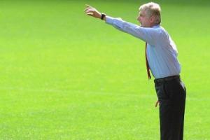 Sốc: HLV Wenger nương tay cho kình địch Jose Mourinho