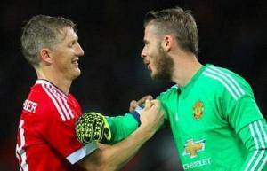 Schweinsteiger có hành động cực tâm lý với De Gea trong trận gặp Ipswich