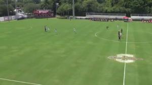 Clip bóng đá độc: Nữ thủ môn phát bóng thành bàn thắng