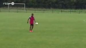 Sao trẻ Chelsea thể hiện kỹ năng tâng bóng điêu luyện