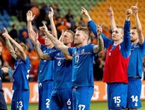 Trận thua thảm bại của Hà Lan giúp Iceland và CH Séc giành vé dự Euro 2016