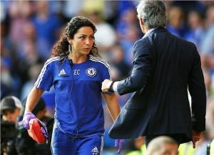 Nữ bác sĩ xinh đẹp Carneiro phản đòn kiện cáo HLV Mourinho