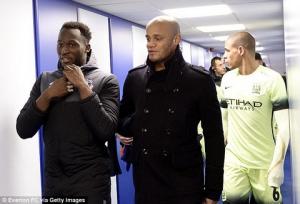 Máy bay chở thủ quân Man City suýt gặp nạn