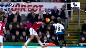 M.U bị cướp trắng 2 quả phạt đền ở trận hòa Newcastle