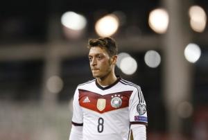 Vượt qua Muller, Ozil giành giải thưởng cao quý của đội tuyển Đức