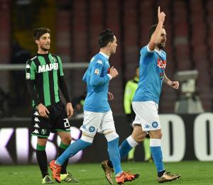 Napoli 3-1 Sassuolo: Vững vàng trên ngôi đầu