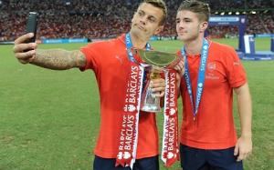 Cầu thủ Arsenal vô địch ở khoản… tự sướng