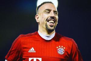 Ribery giải thích lý do liên tục “ngồi chơi xơi nước”