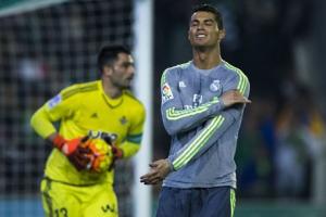 Real bị Betis cầm hòa: Quá nhiều câu hỏi cho Zizou