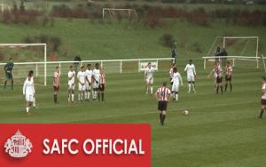 Tài năng trẻ Sunderland Elliot Embleton sút phạt ghi bàn: Kém chi các đàn anh