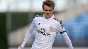 Chưa đủ tuổi, thần đồng Odegaard ngậm ngùi ở lại Real Madrid